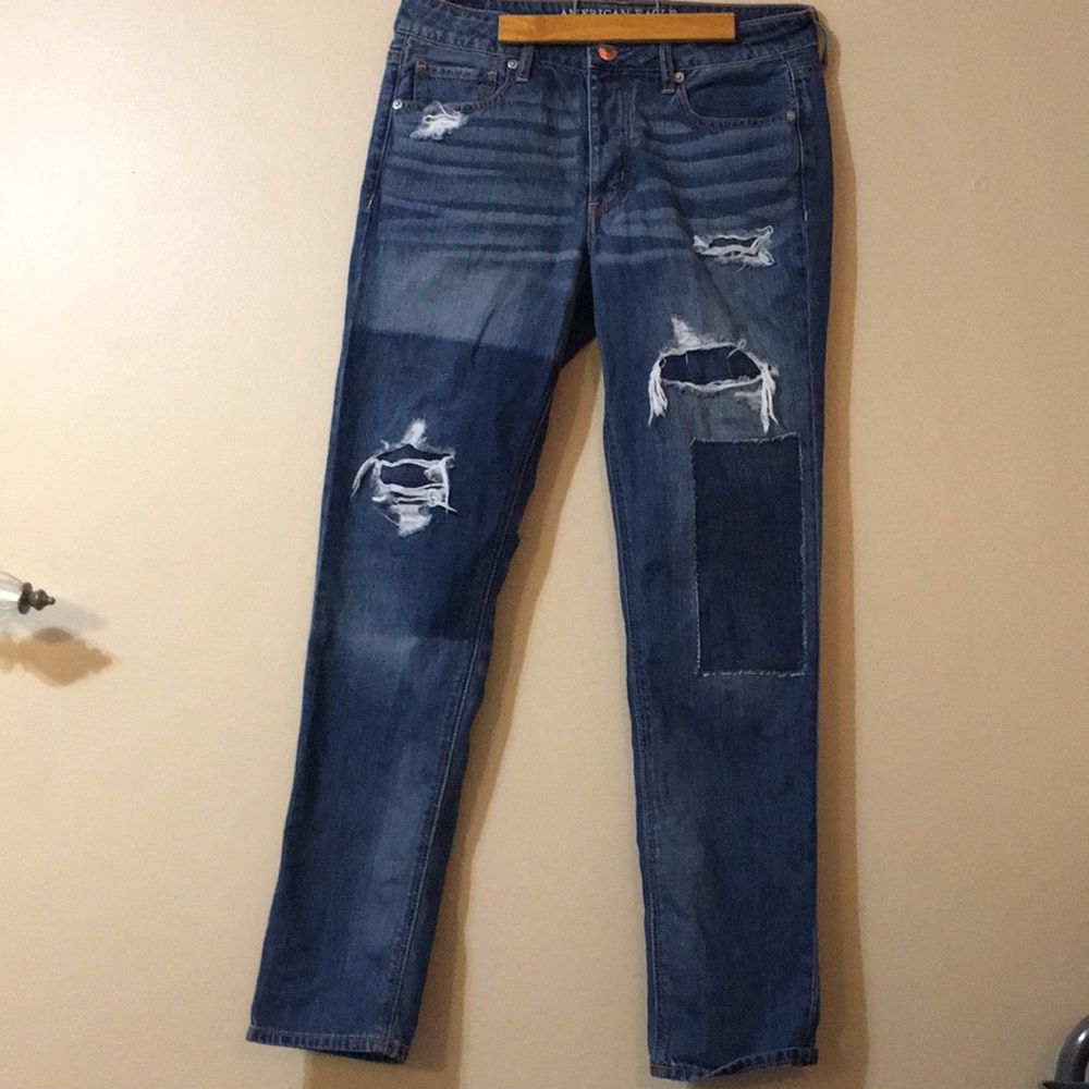 American Eagle Distressed Tomgirl jeans